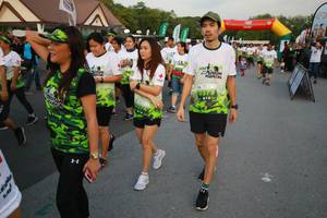 BIB: 373, 374
                            <button type="button" onclick="openModal(3530983)" class="btn btn-primary btn-sm float-right btn-popup" data-toggle="modal" data-target=".modal-high-quality">
                        <i class="fas fa-shopping-cart"></i> Add to Cart
                    </button>
                                            <button type="button" onclick="isThisMe(3530983, true)" class="btn btn-success btn-sm float-right btn-popup btn-isme hidden" data-toggle="tooltip" data-placement="bottom" title="นี่คือรูปของคุณใช่ไหม คลิกที่นี่เพื่อเอาเข้าอัลบั้ม">
                        <i class="fas fa-plus"></i> Add to album
                    </button>
                    <button type="button" onclick="isThisMe(3530983, false)" class="btn btn-warning btn-sm float-right btn-popup btn-isnotme hidden">
                        <i class="fas fa-ban"></i> Remove from album
                    </button>